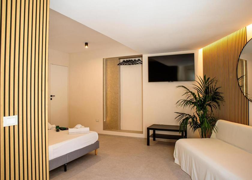 Puglia Pulsano Premium Quadruple Room