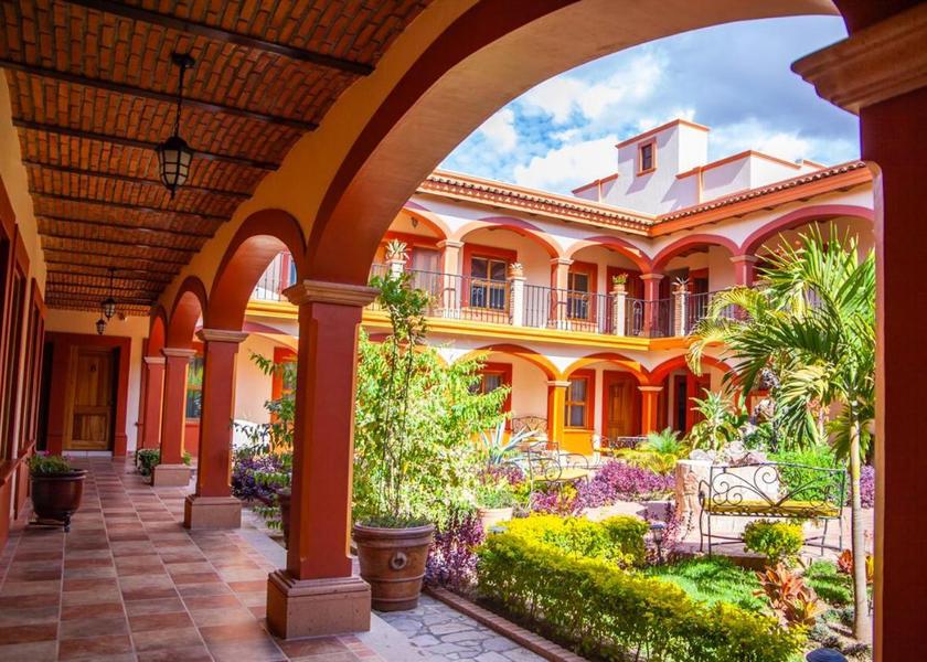 Jalisco Mascota garden