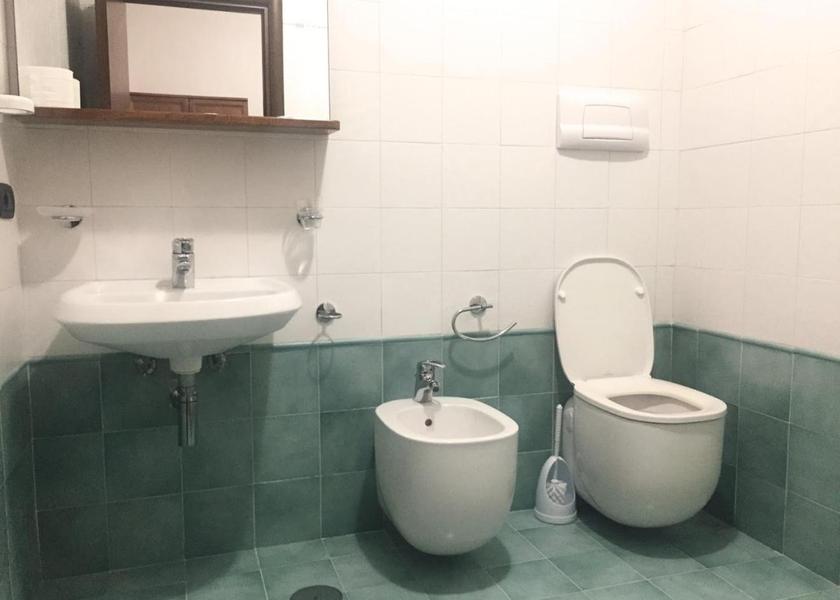 Abruzzo Rocca Pia bathroom