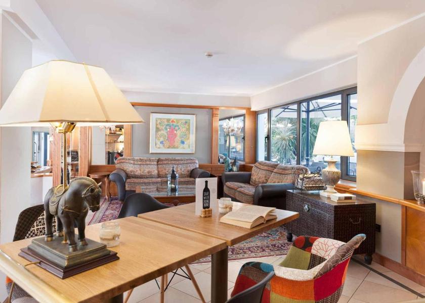 shared lounge/tv area