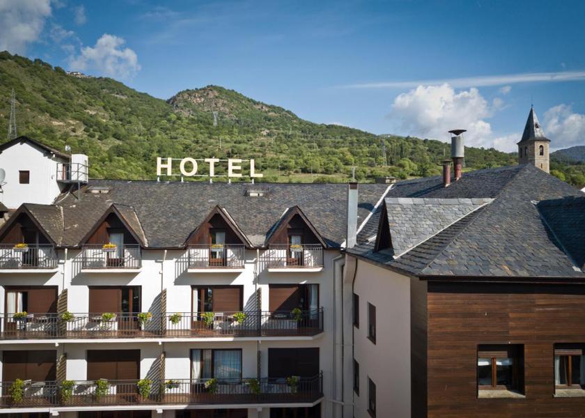 Catalonia Sort exterior view