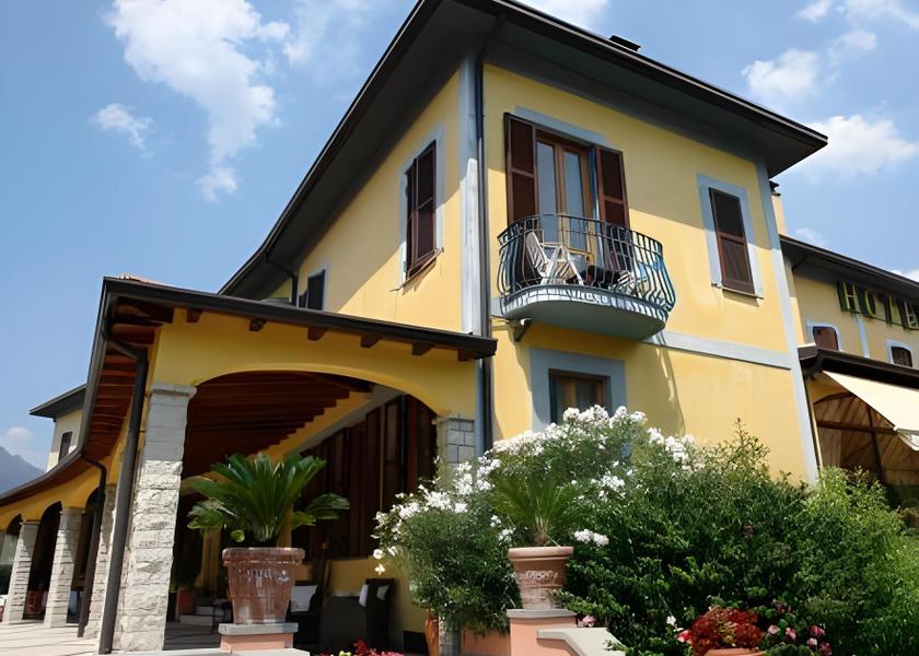 Lombardy Sale Marasino exterior view