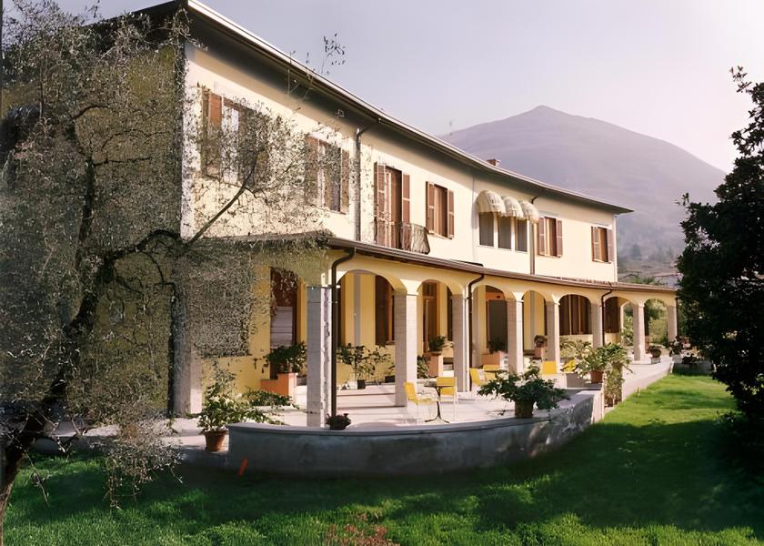 Lombardy Sale Marasino exterior view