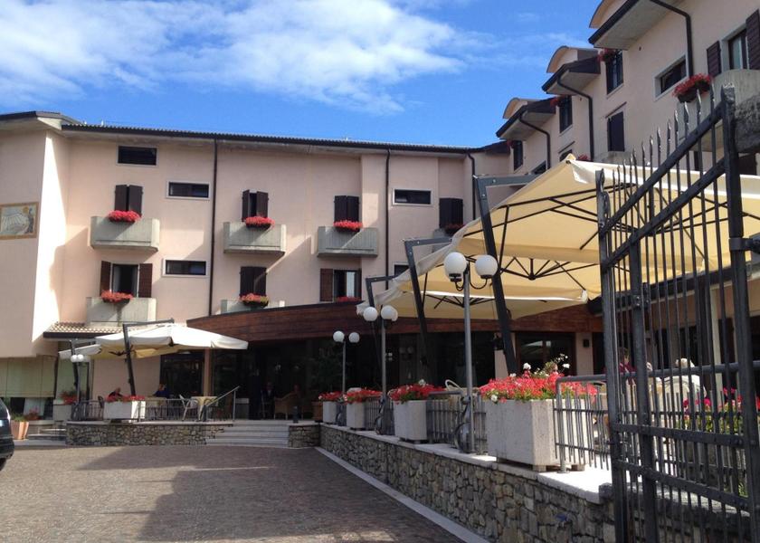 Veneto San Zeno Di Montagna exterior view