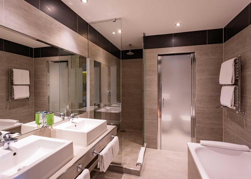 Lombardy Settala Family Room with Park View