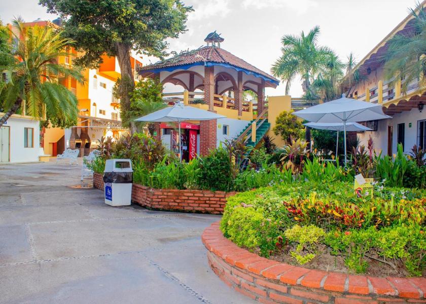 Nayarit Rincón de Guayabitos garden