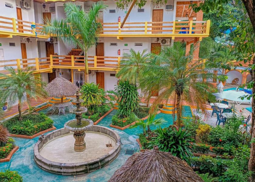 Nayarit Rincón de Guayabitos garden