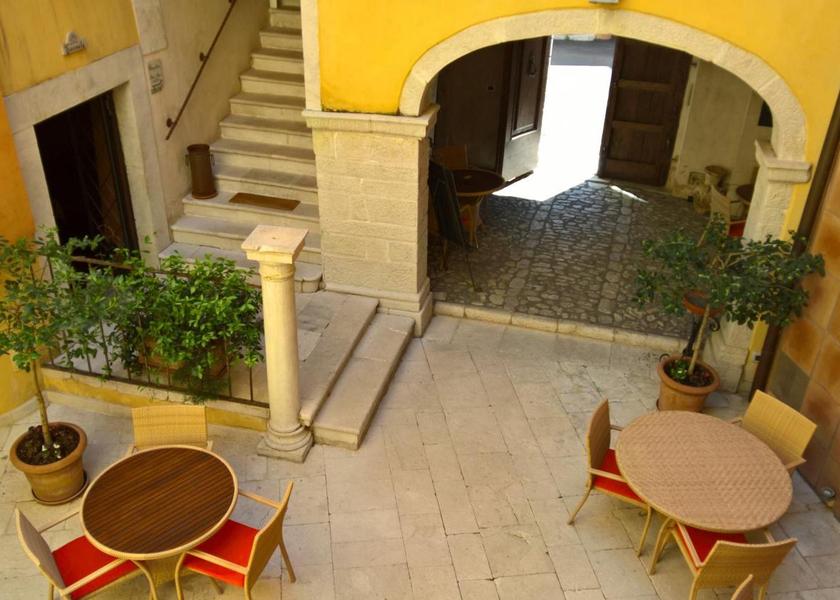 Campania Teggiano entrance