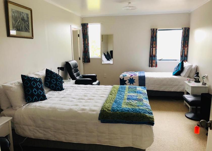 West Coast Hokitika Triple Room with Private Bathroom