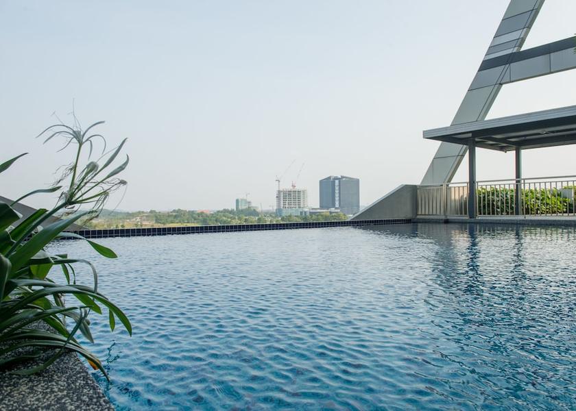 Johor Iskandar Puteri Infinity pool