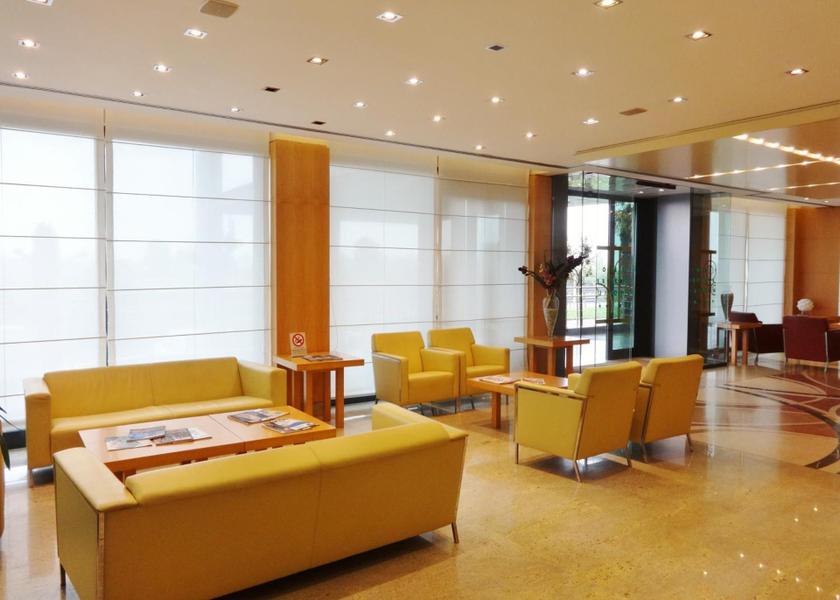 shared lounge/tv area