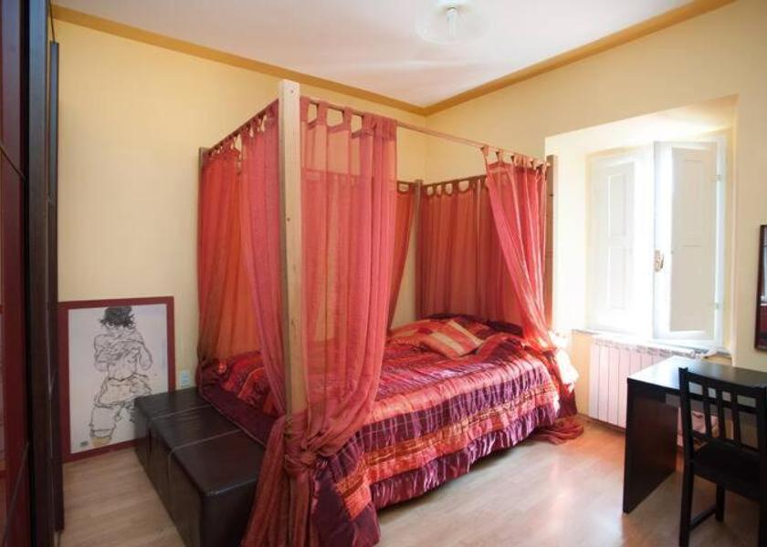 Lazio Tuscania Queen Room with Shared Bathroom