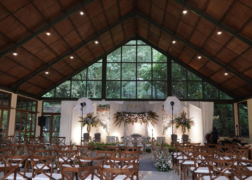 Banquet hall