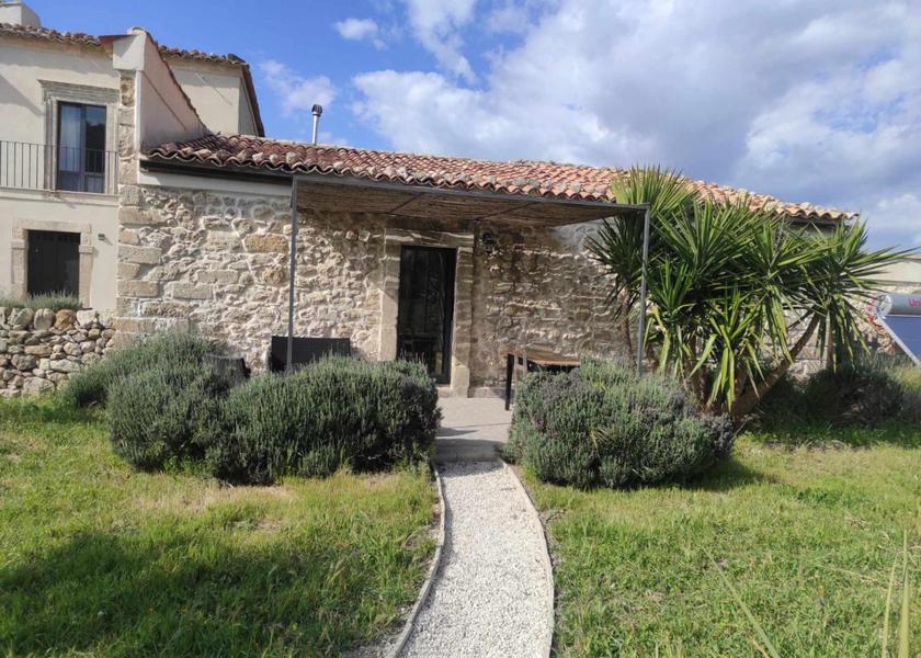 Sicily Vittoria garden