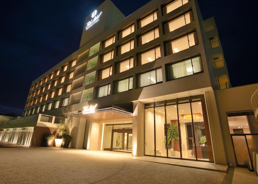 Mie Toba Front of property