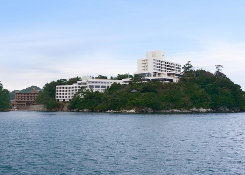 Mie Toba Exterior