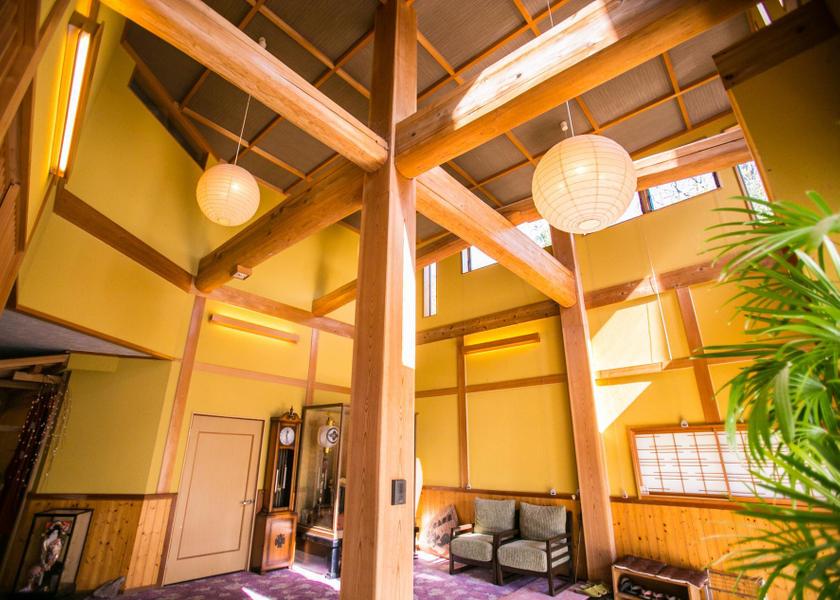 Mie Toba lobby
