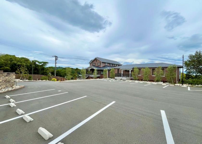 Mie Toba Parking lot