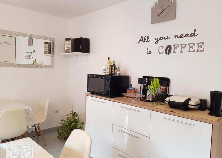Lombardy Magenta kitchen