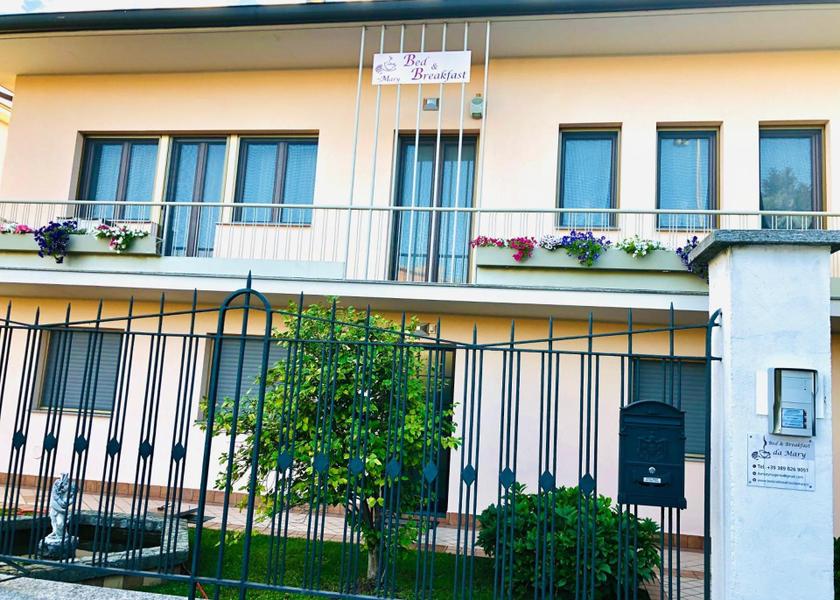 Lombardy Magenta exterior view