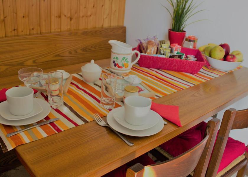 Lombardy Magenta Food & Dining