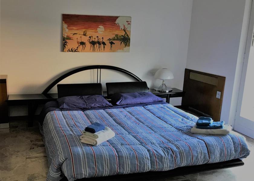 Lombardy Magenta Double Room with Private Bathroom