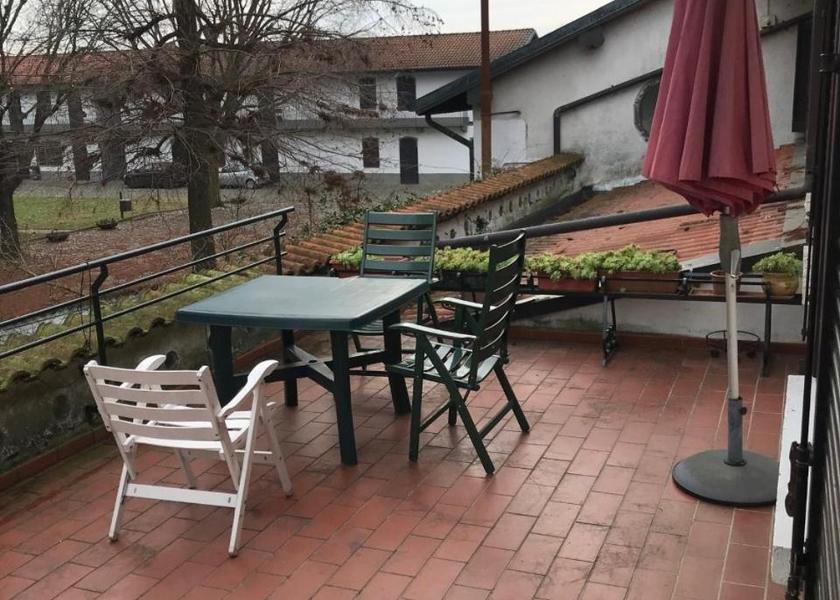 Lombardy Magenta balcony/terrace