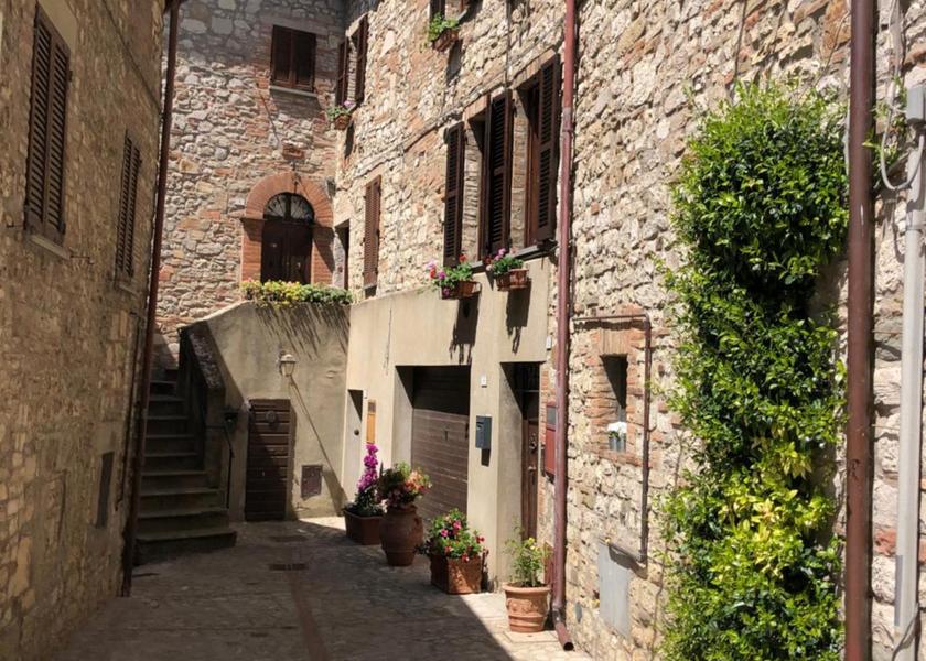 Umbria Monte Castello di Vibio entrance