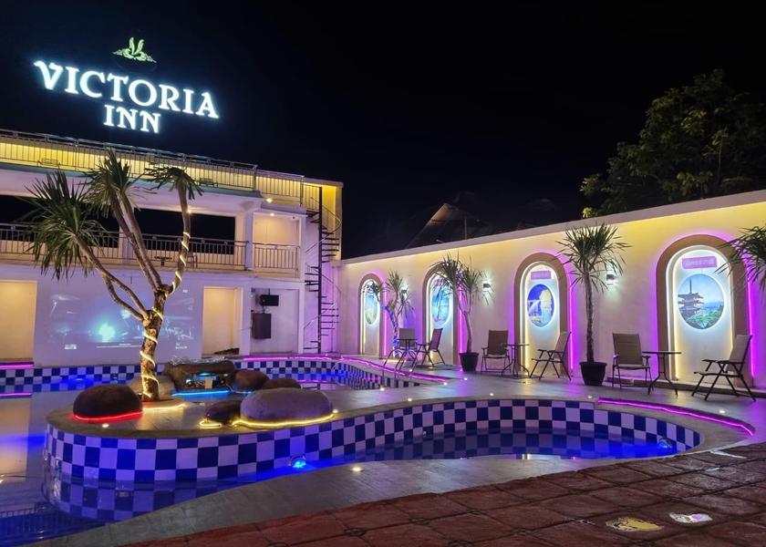 swimming pool [outdoor]