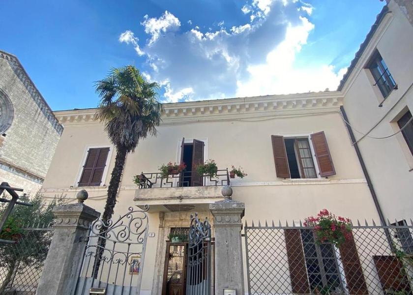 Umbria Amelia exterior view