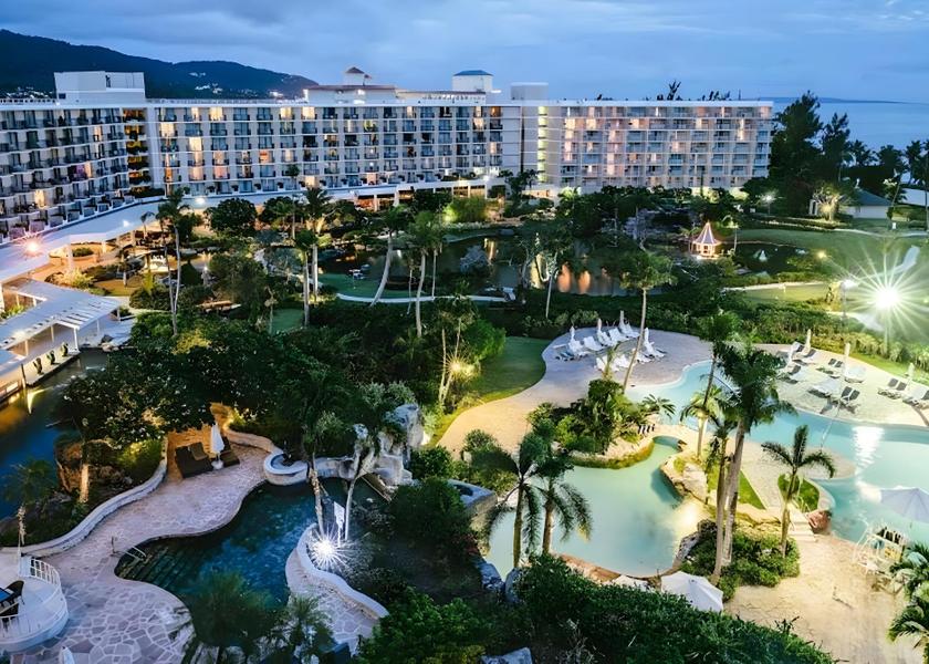  Saipan Hotel Exterior