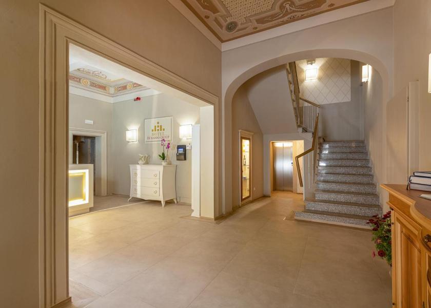 Tuscany Castagneto Carducci lobby