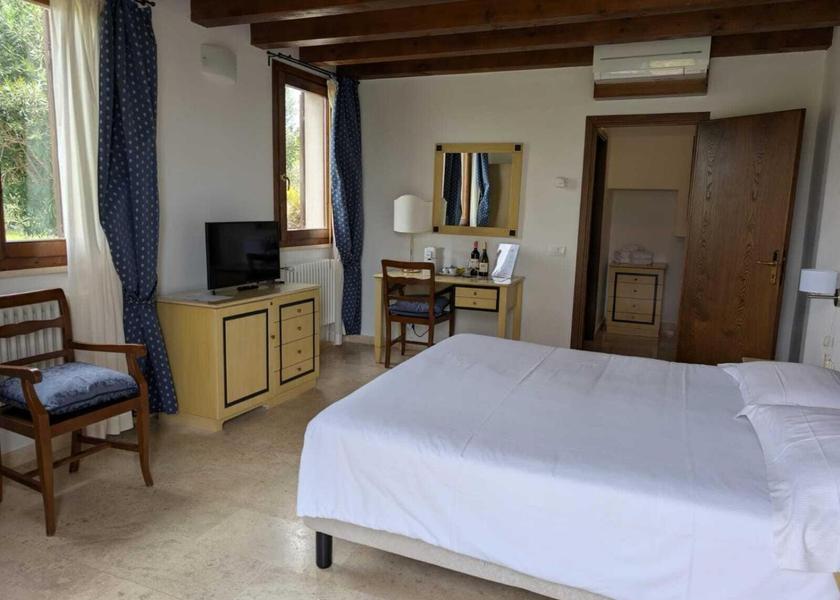 Tuscany Castagneto Carducci Quadruple Room with Shower