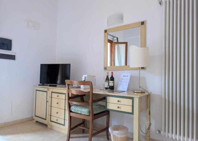Tuscany Castagneto Carducci Double Room with Private Bathroom