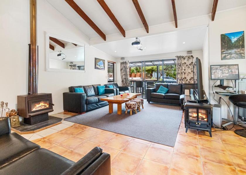 Waikato Karangahake shared lounge/tv area