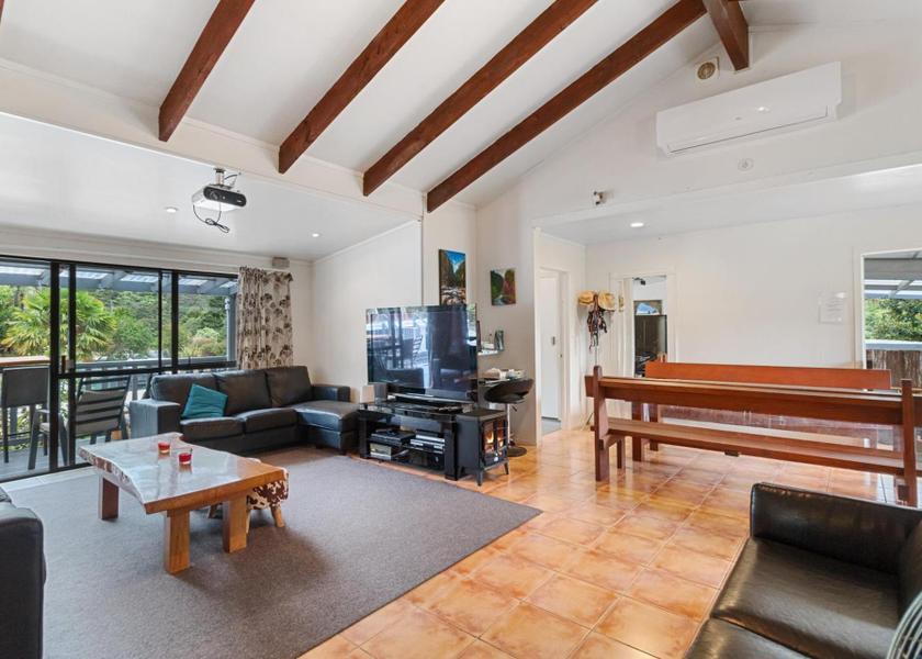 Waikato Karangahake shared lounge/tv area