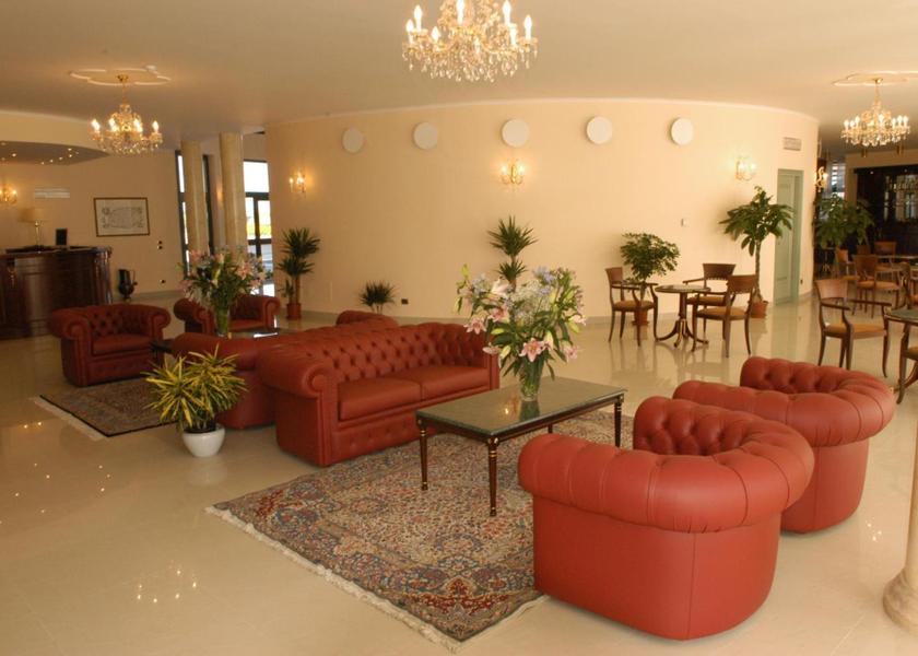 Lombardy Cicognolo lobby