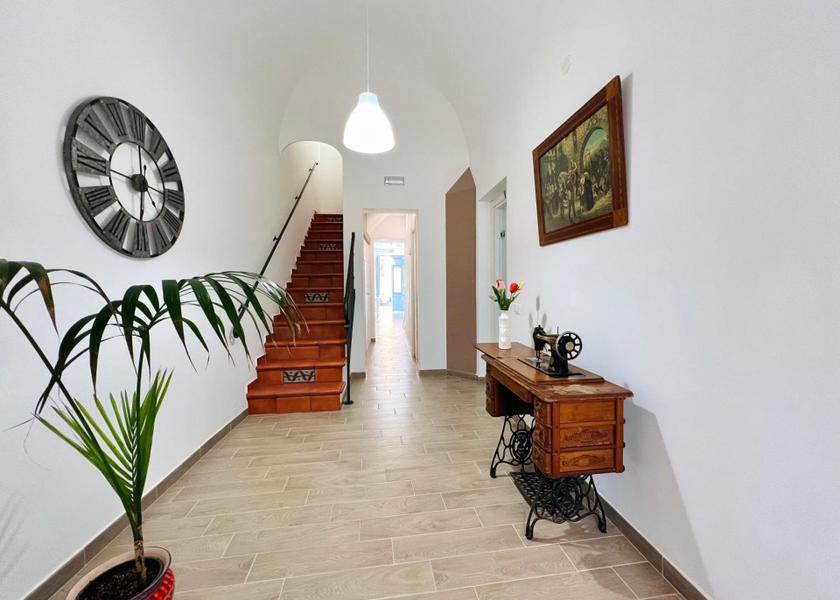 shared lounge/tv area