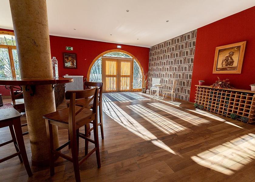 Aragon Daroca shared lounge/tv area