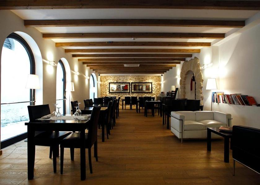 shared lounge/tv area