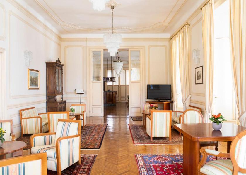 shared lounge/tv area