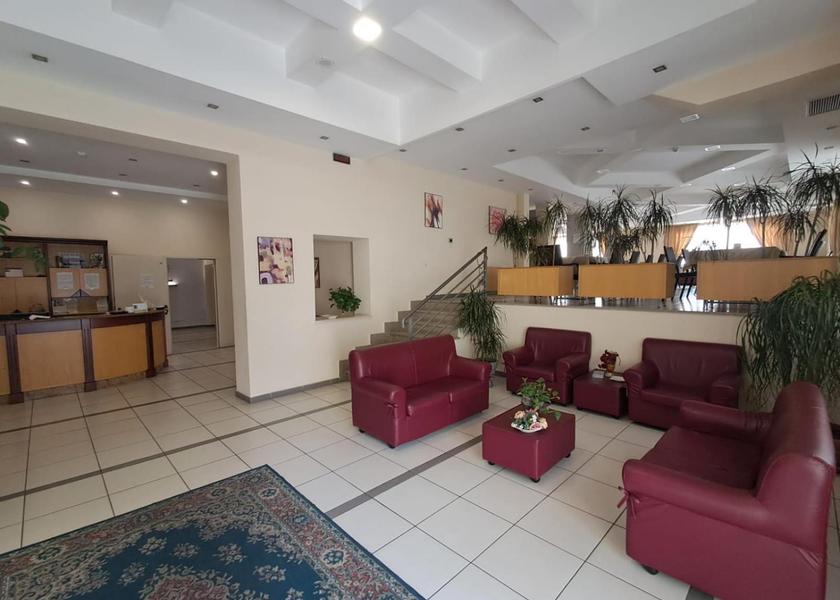 Calabria Gioia Tauro shared lounge/tv area