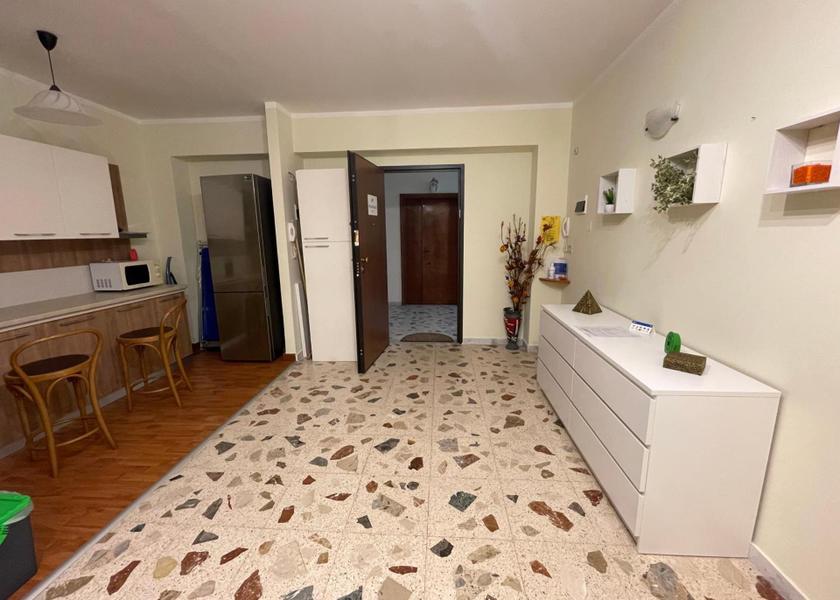 Calabria Gizzeria shared lounge/tv area