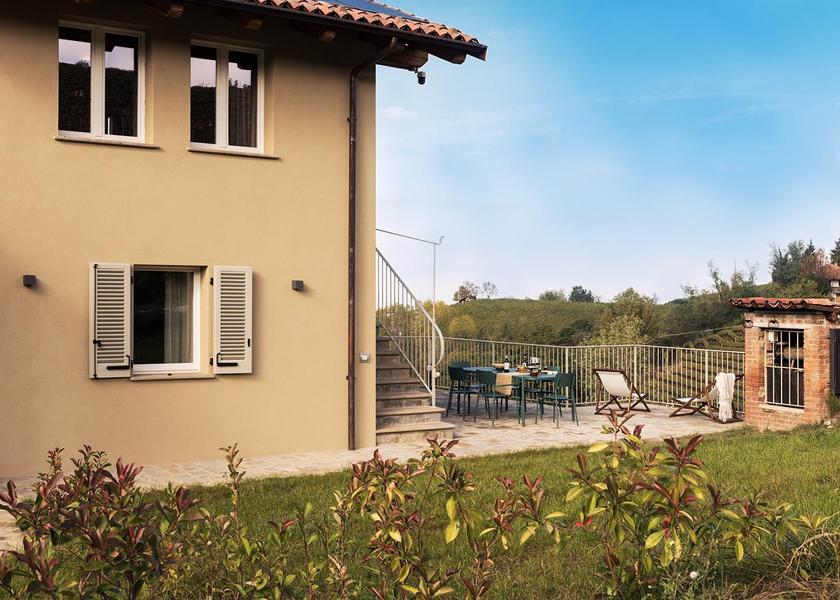 Piedmont Monforte d'Alba garden