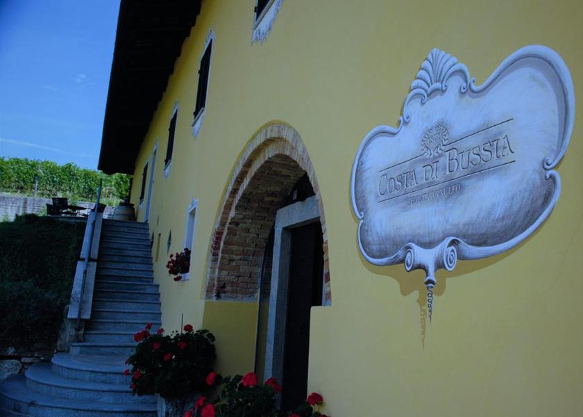 Piedmont Monforte d'Alba garden