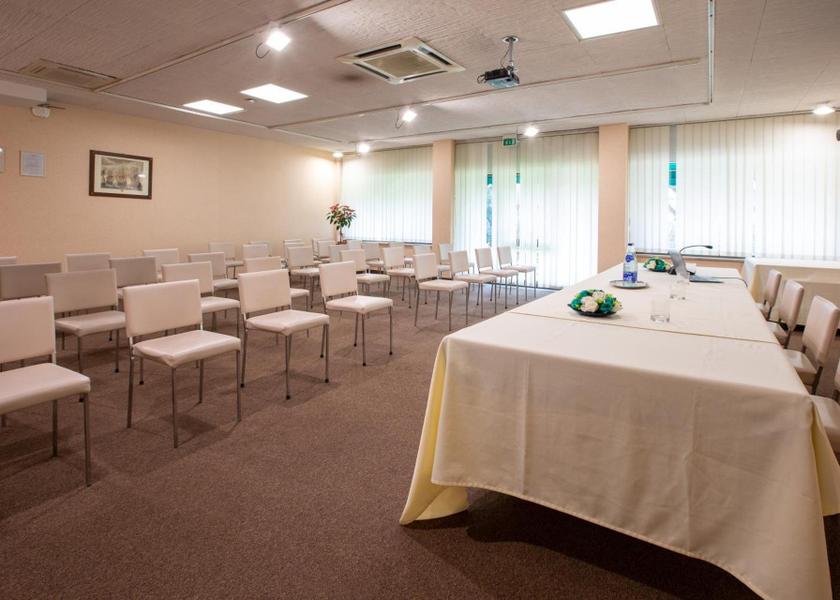 Marche Osimo shared lounge/tv area