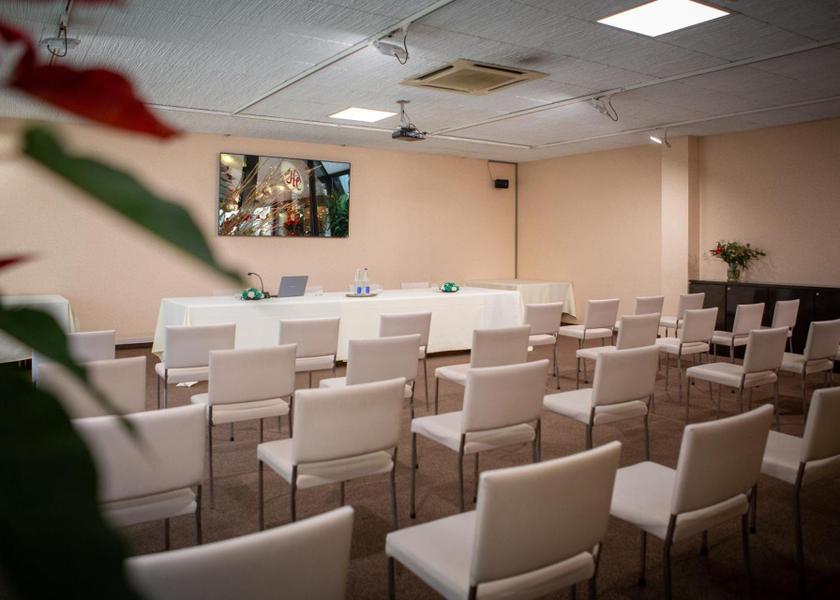 Marche Osimo shared lounge/tv area