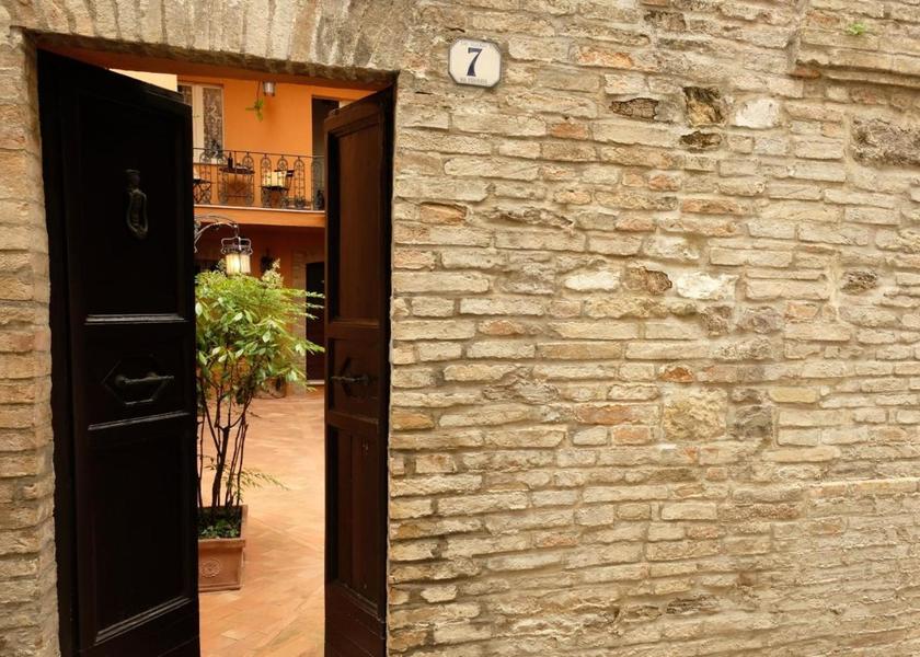 Marche San Severino Marche entrance