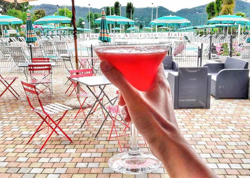 poolside bar