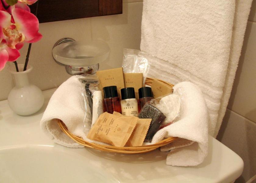 Calabria Scilla bathroom
